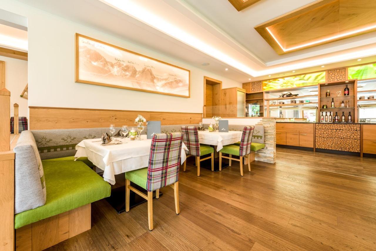 Wohlfuehlhotel Berg Heil Holzgau Exteriör bild