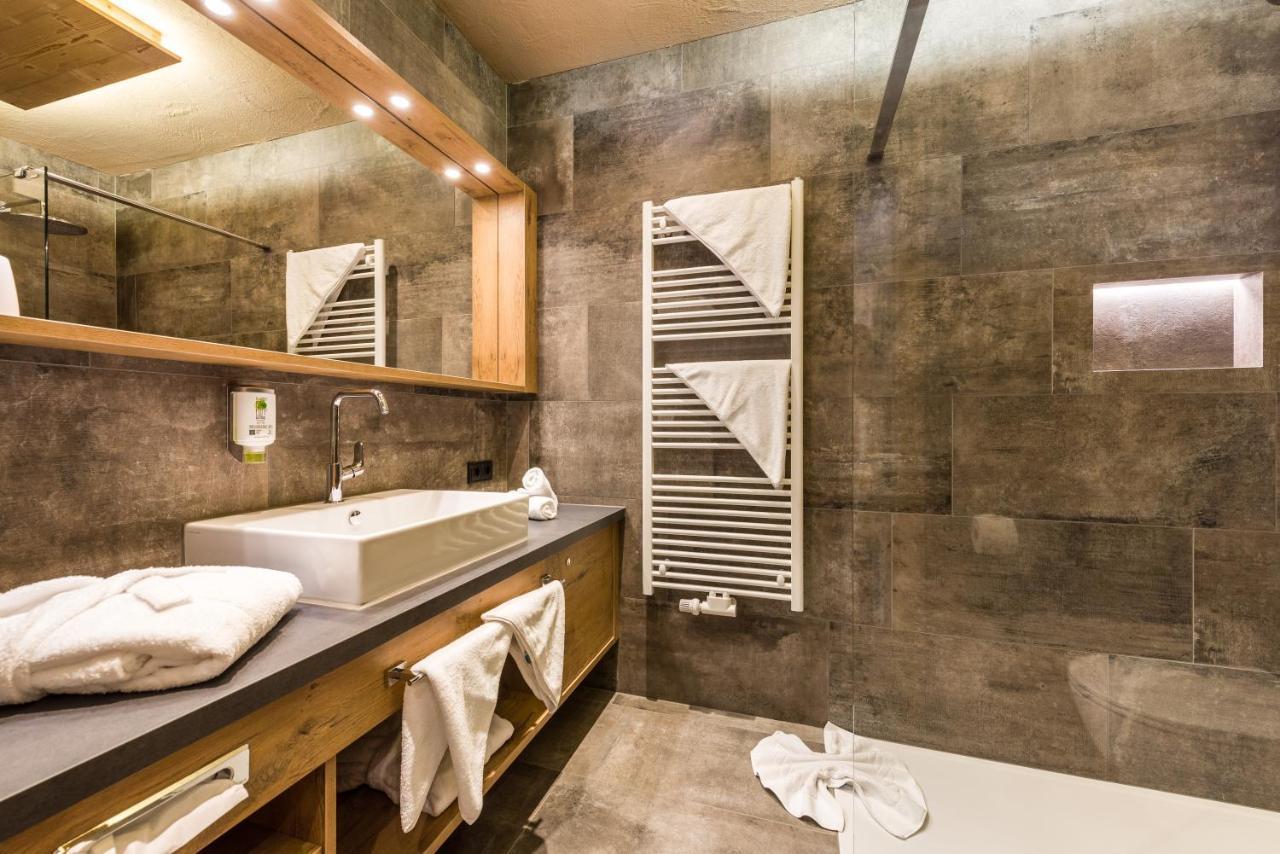 Wohlfuehlhotel Berg Heil Holzgau Exteriör bild