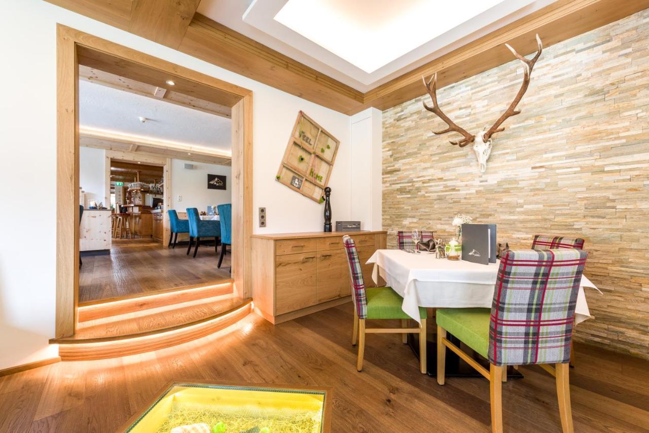 Wohlfuehlhotel Berg Heil Holzgau Exteriör bild