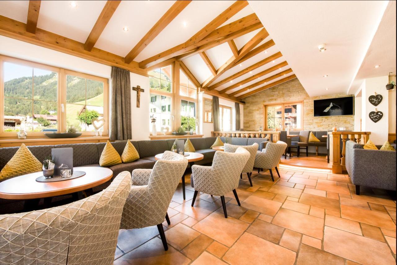 Wohlfuehlhotel Berg Heil Holzgau Exteriör bild