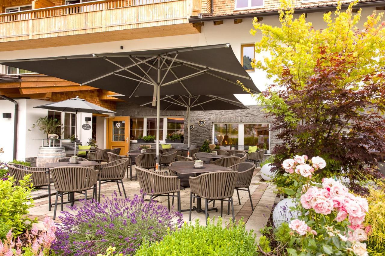 Wohlfuehlhotel Berg Heil Holzgau Exteriör bild