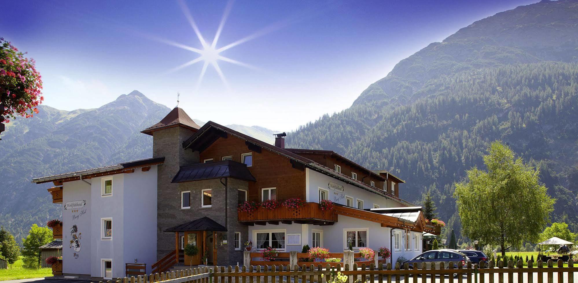 Wohlfuehlhotel Berg Heil Holzgau Exteriör bild