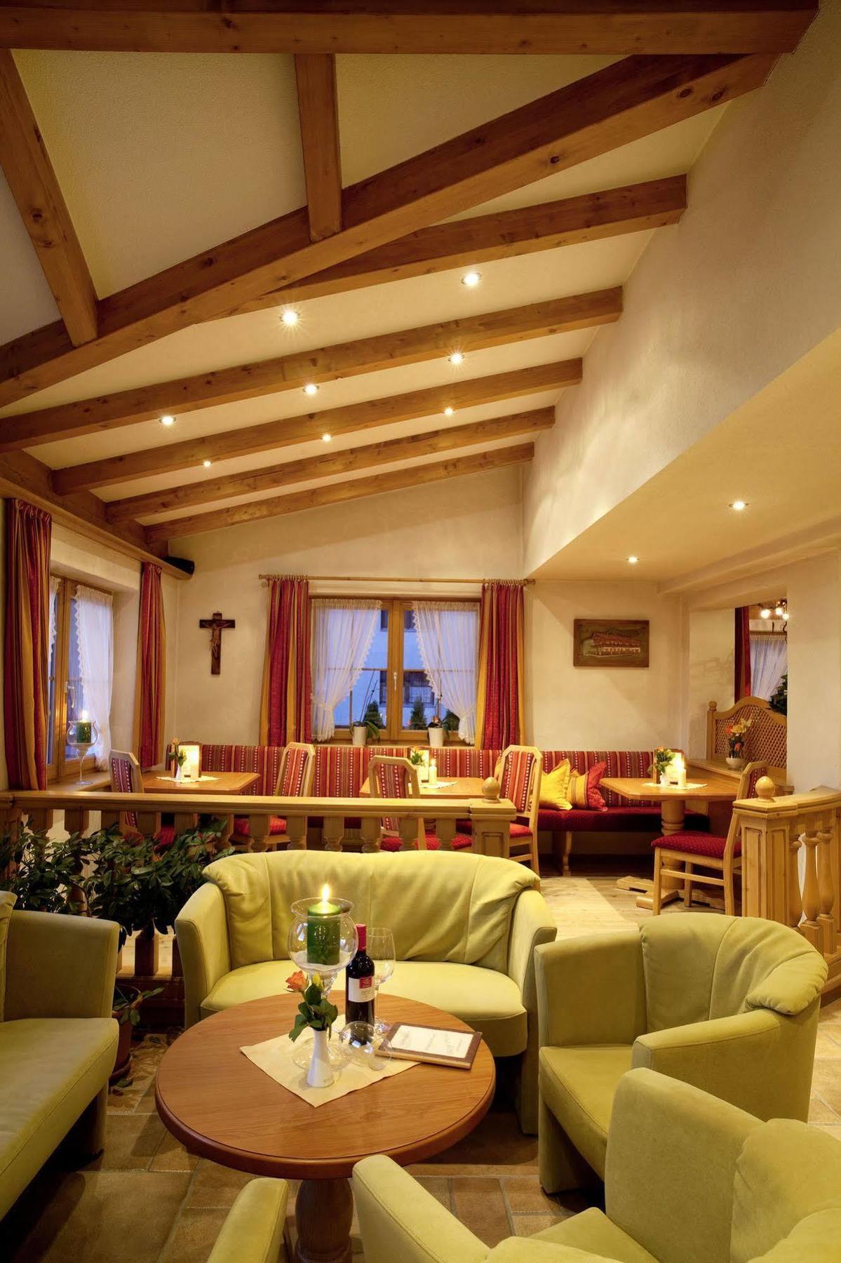 Wohlfuehlhotel Berg Heil Holzgau Exteriör bild