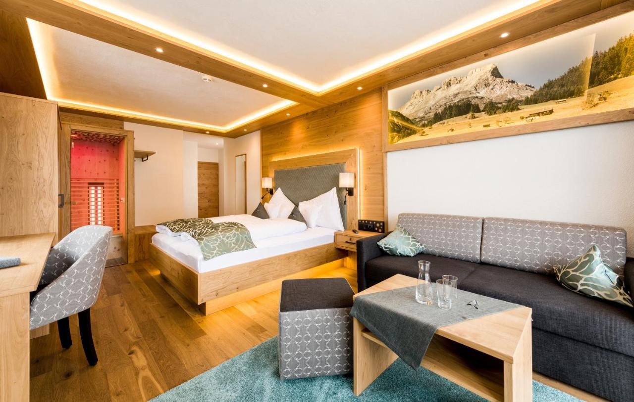 Wohlfuehlhotel Berg Heil Holzgau Exteriör bild